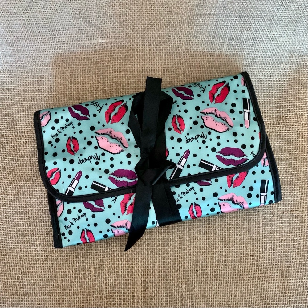 Hanging Toiletries Bag 3 Zip Pockets Black Inside
